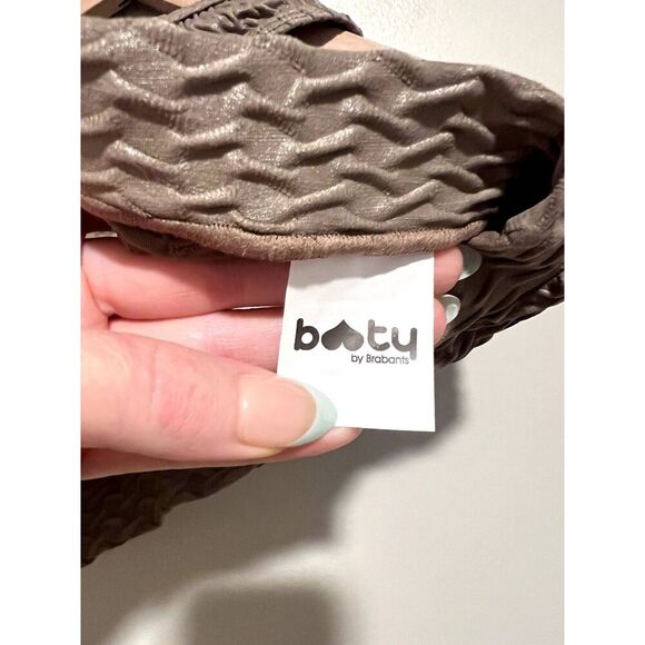 Booty By Brabants Original Sports Bra Top in Coco - Picture 6 of 7